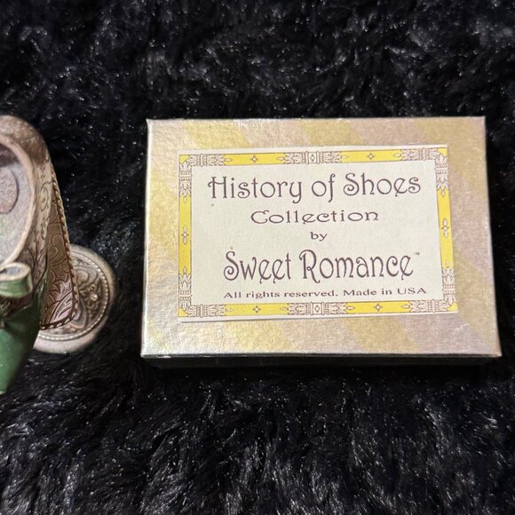 Vintage Sweet Romance History Of Shoes Collection Green Shoe Figurine On Stand - Picture 7 of 7